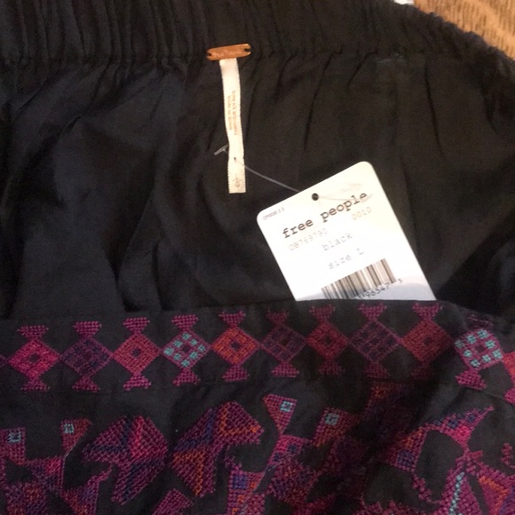 🆕 FP Vacay Vibin’ Embroidered Cold Shoulder Top L - Picture 7 of 7